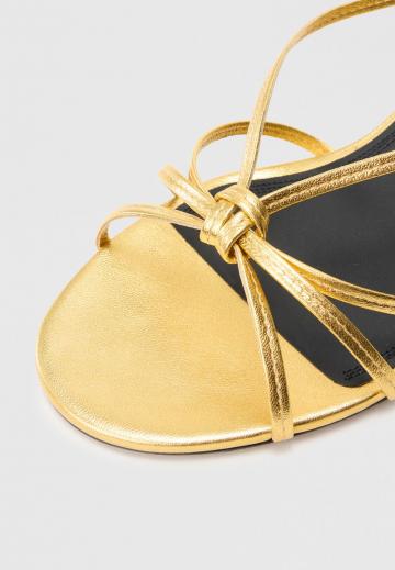 Босоножки на каблуке