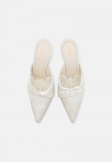 Босоножки на каблуке