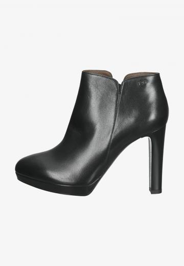 Полусапожки на высоком каблуке