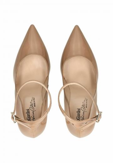 Туфли на высоком каблуке