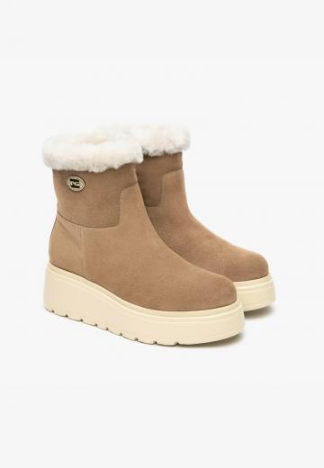 Сапожки на танкетке