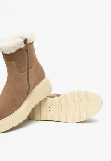 Сапожки на танкетке