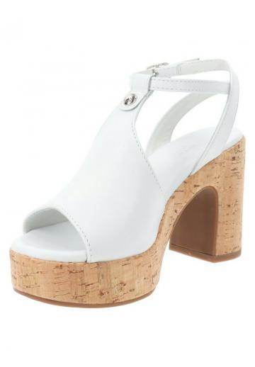 Босоножки на каблуке