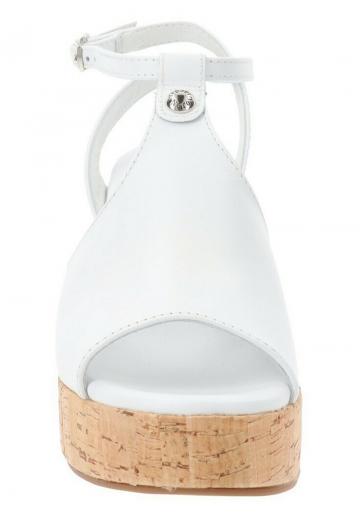 Босоножки на каблуке