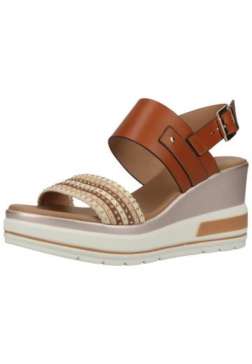 Босоножки на танкетке