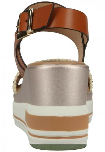 Босоножки на танкетке