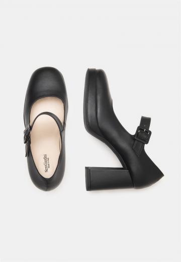 Туфли с высоким носом