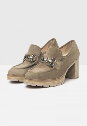 Туфли с высоким носом