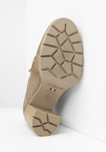 Туфли с высоким носом