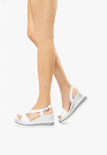 Босоножки на танкетке