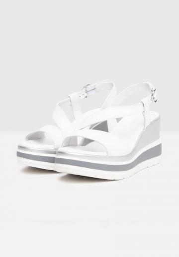 Босоножки на танкетке