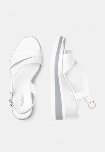 Босоножки на танкетке