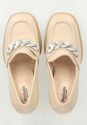 Туфли с высоким носом