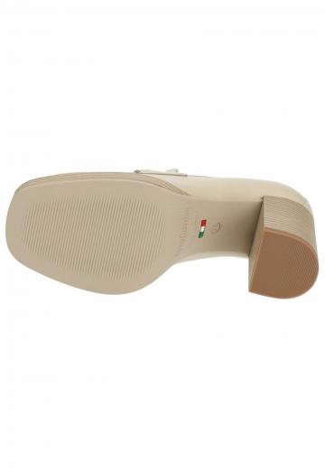 Туфли с высоким носом