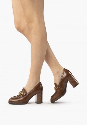 Туфли с высоким носом