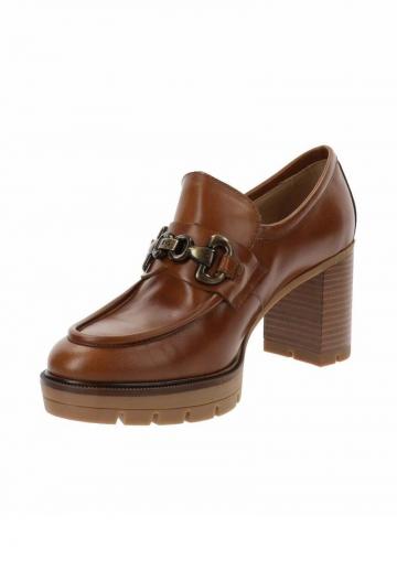 Туфли с высоким носом