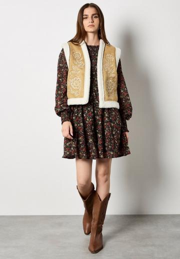 Короткое платье