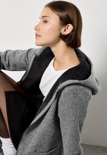 Короткое пальто