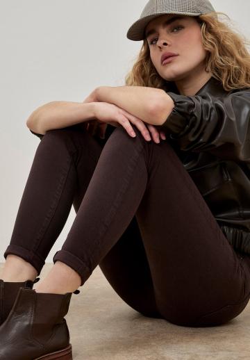 Узкие джинсы