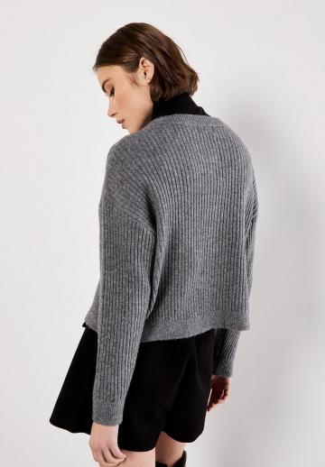 Вязаная кофта
