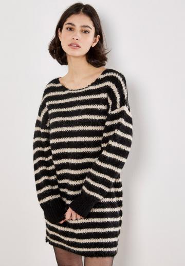 Вязаное платье