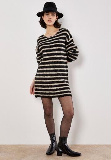 Вязаное платье