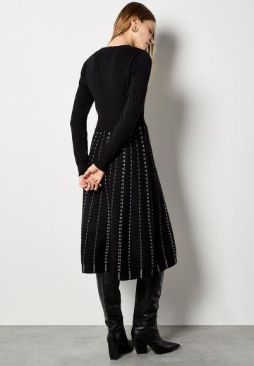 Вязаное платье