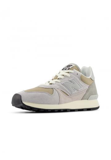 Походные ботинки