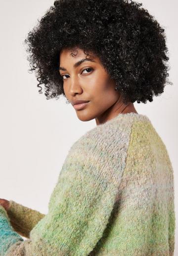 Пуловер в полоску