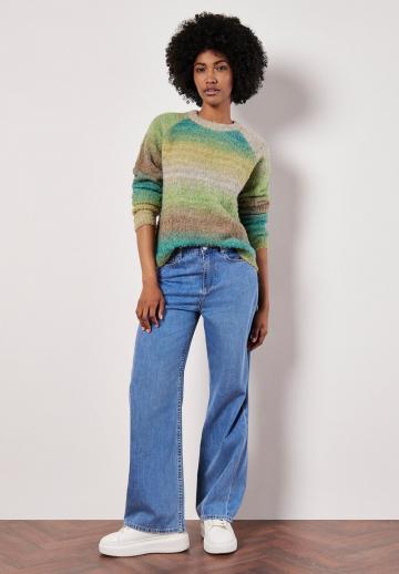 Пуловер в полоску