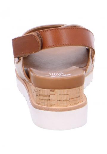 Босоножки на танкетке