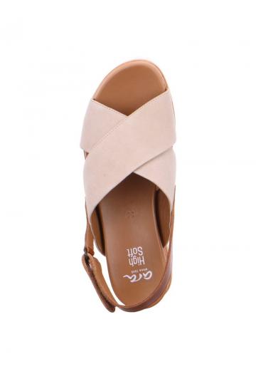 Босоножки на танкетке