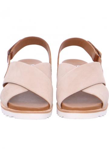 Босоножки на танкетке