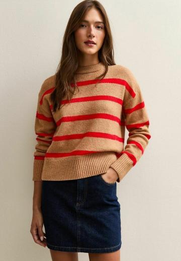Пуловер в полоску