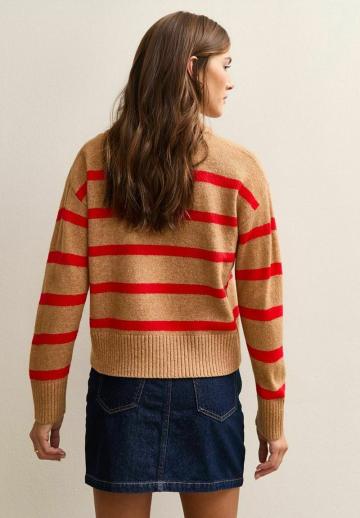 Пуловер в полоску