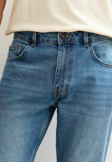 Прямые джинсы