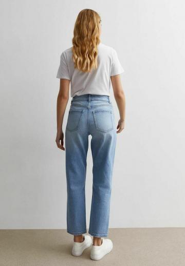 Прямые джинсы