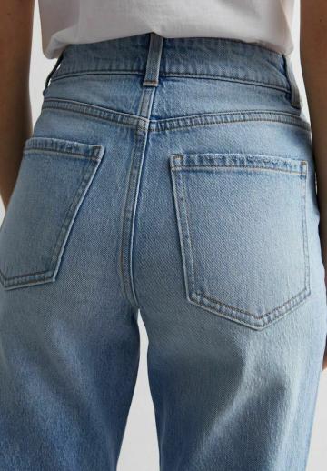 Прямые джинсы