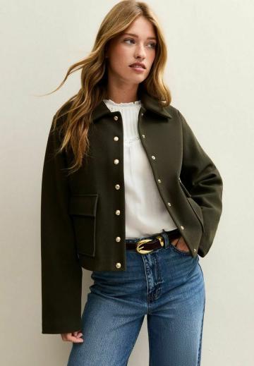 Куртка с накладнымит карманами