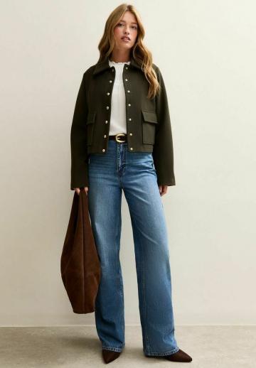 Куртка с накладнымит карманами