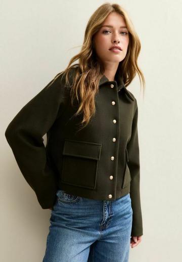 Куртка с накладнымит карманами