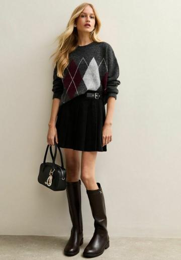 Юбка с накладными карманами