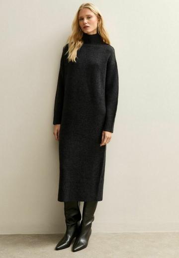 Вязаное платье