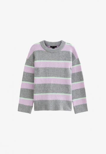 Пуловер в полоску
