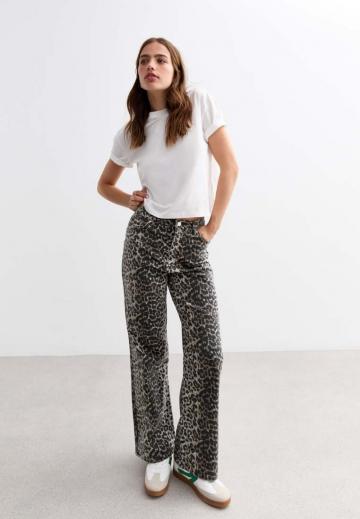 Прямые джинсы