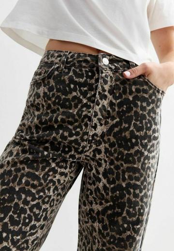 Прямые джинсы