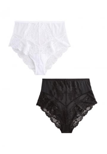 Трусы на бедрах