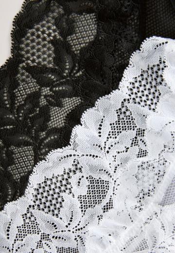 Трусы на бедрах