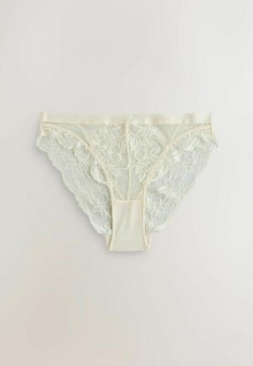 Трусы на бедрах