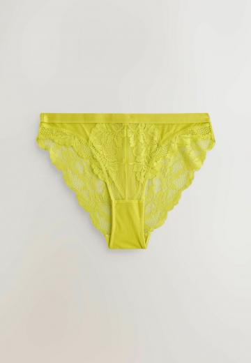 Трусы на бедрах